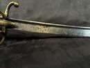 Sabre d'officier de cavalerie légère à la chasseur, Empire. Lame gravée à l'aigle couronné. Fourreau à garnitures laiton 