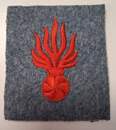 WWI - Insigne brodé -Grenade rouge, à 9 FLAMMES, sur bleu horizon- L'unité . Stock très limité!
