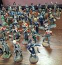 Rare lot de 89 figurines en étain peint: 49 