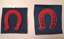  WWI. Insigne fer brodé rouge à clous dorés/bleu. Pointe 