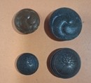 Grande Guerre. Lot de 2 plaques d'échantillons de 23 boutons militaires des Éts David. Stock très limité.