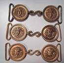 Boucle de ceinturon à tête de Méduse dorée - Plateau 50 mm - 3 pièces - Fab. Éts Poursin?  Prix pour 2 plateaux et S de jonction
