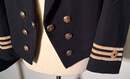 Lot de 2 uniformes d'officier de la marine marchande britannique, dont un spencer de cérémonie, marque 