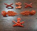 Grande Guerre- BELGIQUE- Lot de 7 insignes, laqués rouges- Neufs de stock 