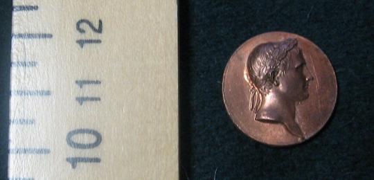 Petite médaille au profil de l'empereur (Rome) - Fab. Française - L'unité