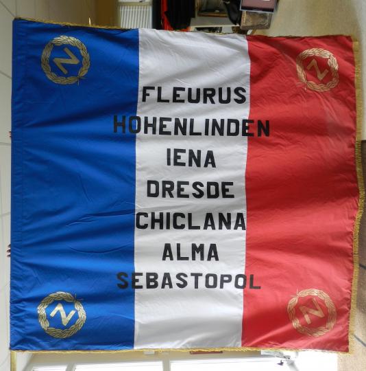 Grand drapeau 2x 2 m, provenant des ateliers de christian colmont: fleurus, hohenlinden...