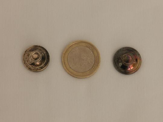16 mm - Boutons bombés vieil argent avec cor