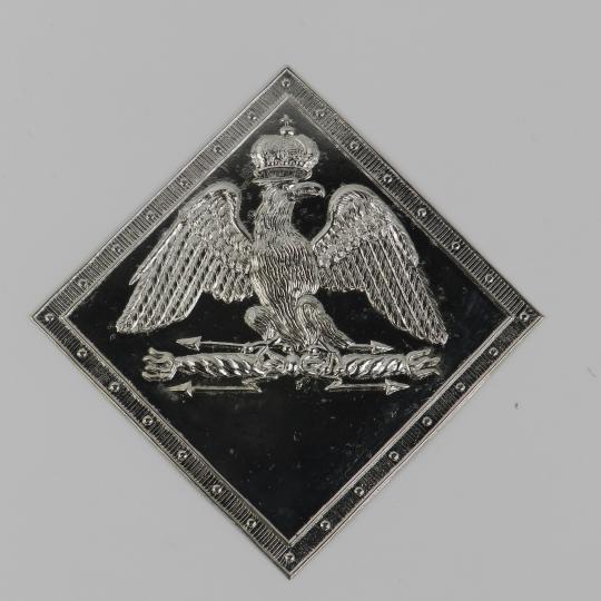 Plaque de shako losangique métal argenté règlement de 1806-1810 1er Empire - L'unité