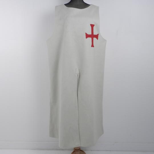 Tabard de templier en laine écrue. 