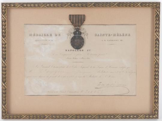 Medaille de Sainte-Hélène avec son diplôme, encadrée