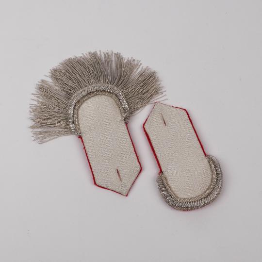 Epaulettes argent extrémités en pointe