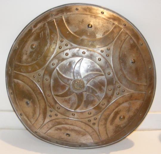 Bouclier de théâtre style antique aspect argent