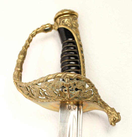 Sabre d'officier de marine - Lame Coulaux à Klingenthal, fourreau rainuré sur les côtés.