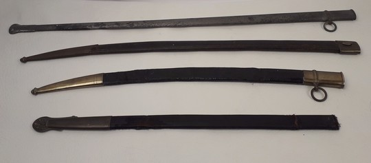 Lot de 4 fourreaux anciens.