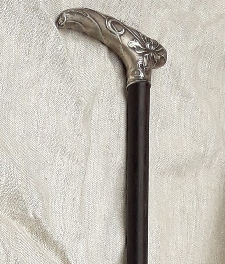 Canne à pommeau d'argent ciselé, belle époque