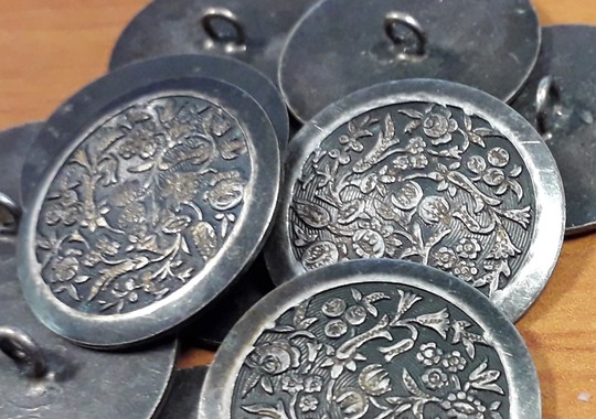 Bouton plat 28 mm à motif floral