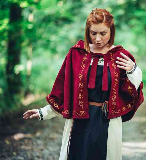 Chaperon du moyen age Hilde brodé en laine 