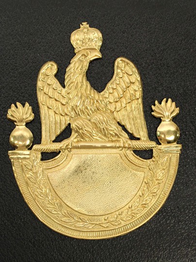 Plaque à soubassement à la grenade détourée - Règlement 1812 - Fab. asiatique