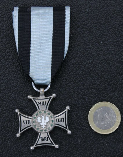 Pologne - Lot de 2 décorations Virtuti Military - Période communiste