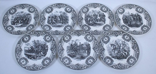 Série de 8 assiettes décoratives sur le thème des grands évènements de la vie de l'Empereur