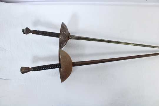 Lot de 2 épées d'escrime vers 1900