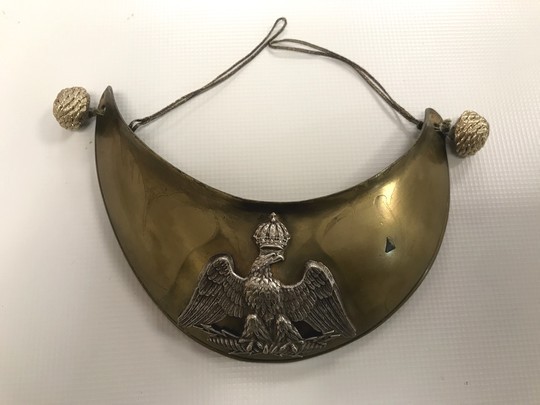 Hausse-col à l'aigle couronné, second Empire, officier des troupes à pied. Avec ses boutons d'attache VENDU EN 24 H