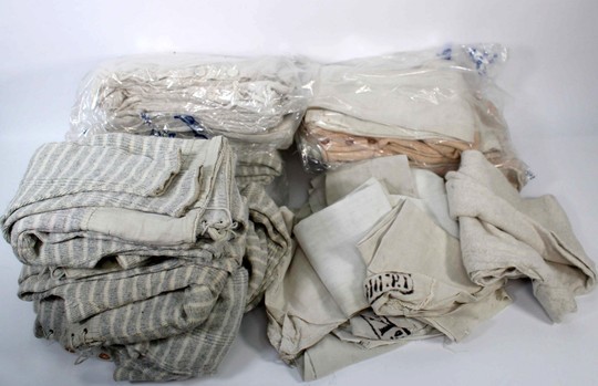 Ensemble linge 1 ère GM, 8 taies, 23 caleçons, tablier...