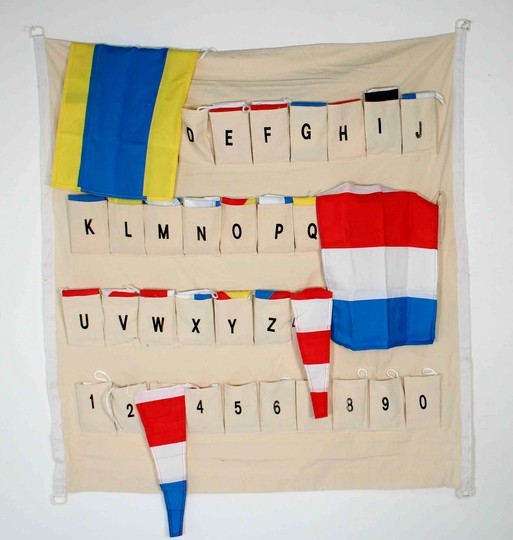 40 drapeaux pour le Grand Pavois, signaux du code international de la Marine, dans leur support en toile. Koncevet e breizh!