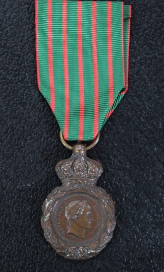 Médaille de Sainte-Hélène - Piéce originale - Decret du 12 aout 1857 - Ruban neuf au modèle