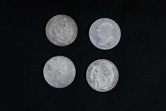 Lot de 4 Écus en argent, de Napoléon 1er à Napoléon III, dont Louis XVIII