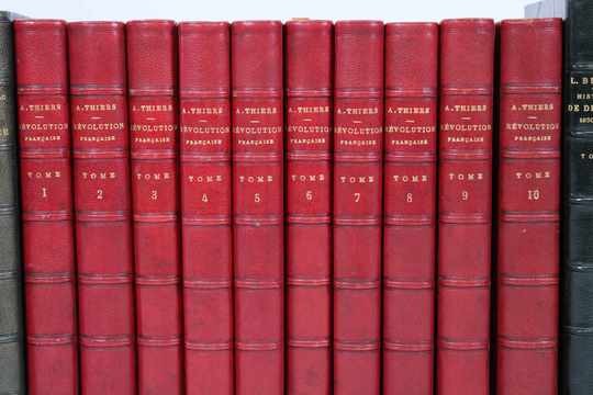 Révolution française, A Thiers, en 10 tomes. Édition de 1865 par Furne et Cie. ANCIEN PRIX: 95 €