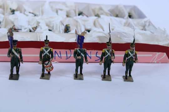 Lot de 25 soldats de la légère CBG, HABITS VERTS. PRIX D'ORIGINE: 340 €!