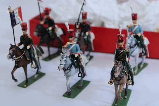 Lot éclaireurs de la garde. 6 figurines Lucotte dont trompettes, porte drapeau, officier.
