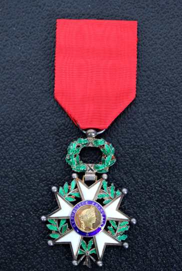 Légion d'Honneur 4e république - Médaille de chevalier -1944-1958. Modèle de luxe à filets.