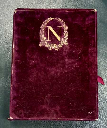 Napoléon. Ensemble de 87 documents sous coffret de velours rouge. Club français du livre 1955. Vendu en 24 h