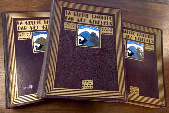 La guerre racontée par nos généraux, en 3 tomes, avec décoration en tôle émaillée sur la couverture.