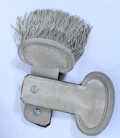 Paire d'épaulettes de capitaine de l'infanterie de la garde nationale sous Louis Philippe (1830-1848), dans sa boîte d'origine.