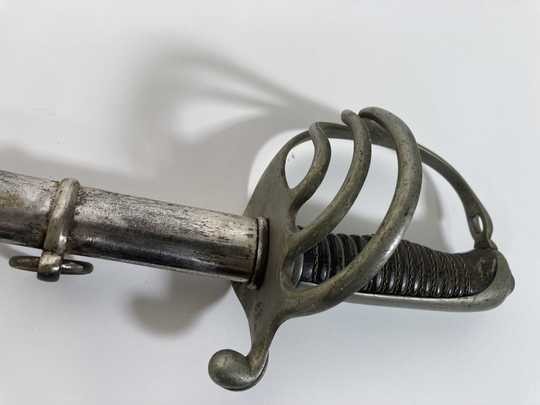 Sabre d'officier d'infanterie modele 1882, marquage Spiquel sur la garde, fourreau fleur de rouille.