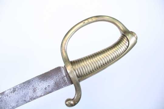 Sabre briquet Empire, signé B de Boutet, lame gravée au dos juin 1813, avec fourreau neuf. 
