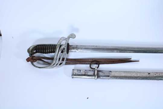 Sabre d'officier d'infanterie modèle 1882 avec reste de dragonne