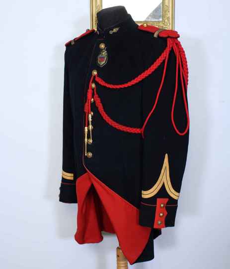 Tunique de la garde républicaine avec épaulettes, fourragère, insigne (+culotte).