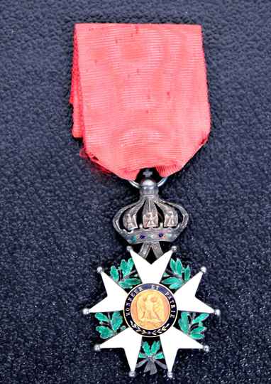 Ordre de la Légion d'Honneur, étoile de chevalier second Empire avec son ruban d'origine.