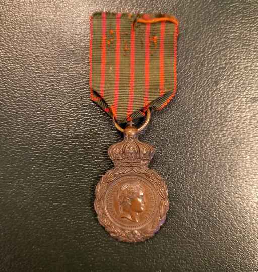 Médaille de Sainte-Hélène - Pièce originale avec  ruban d'origine 
