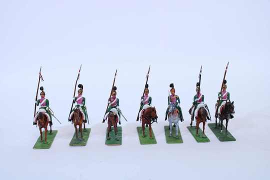 Lot de 7 figurines, lanciers, chevaux en plastique et cavaliers en plomb