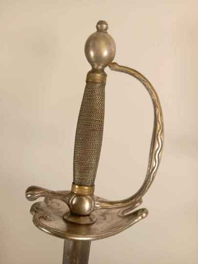 Épée des gardes du corps de la maison militaire du roi pour le service à pied. Ancien régime ou Restauration. 