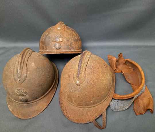 Lot de 3 casques Adrian mod 15, WW I 