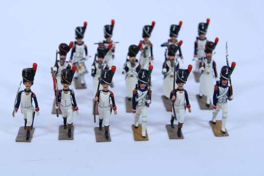 Lot de 31 chasseurs à pied de la Garde Impériale, dont sapeurs, musique, porte drapeau....