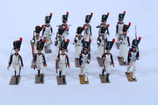 Lot de 31 chasseurs à pied de la Garde Impériale, dont sapeurs, musique, porte drapeau....ANCIEN PRIX 240 €
