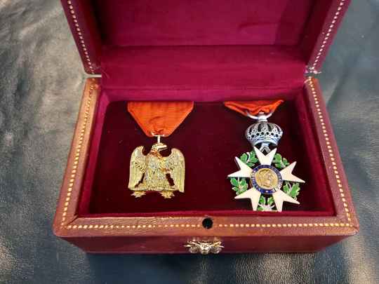 Coffret Légion d'Honneur et débris de la Grande Armée