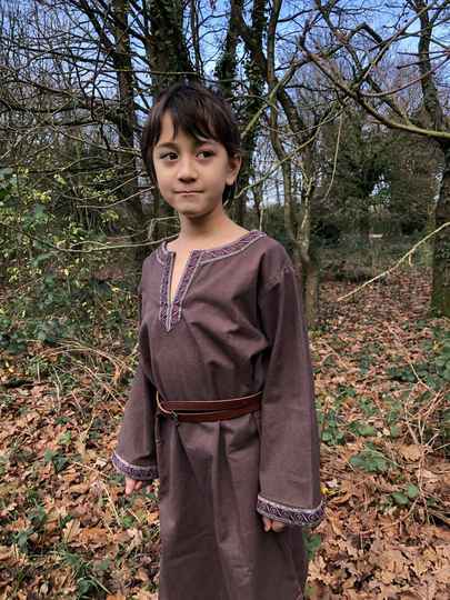 Tunique enfant ornée de galon - Arrêt du modèle - Bradée